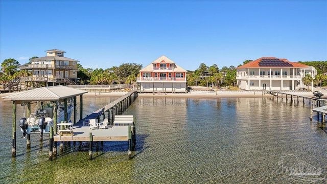 1894 Biscayne Cir Dr, Navarre, FL 32566