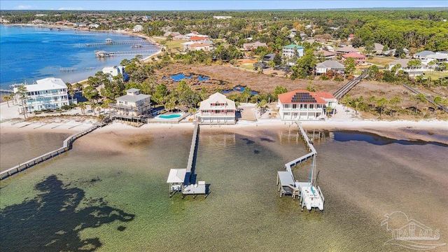 1894 Biscayne Cir Dr, Navarre, FL 32566