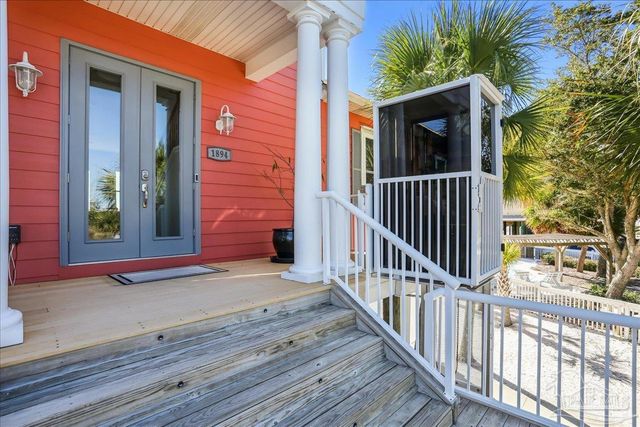 1894 Biscayne Cir Dr, Navarre, FL 32566