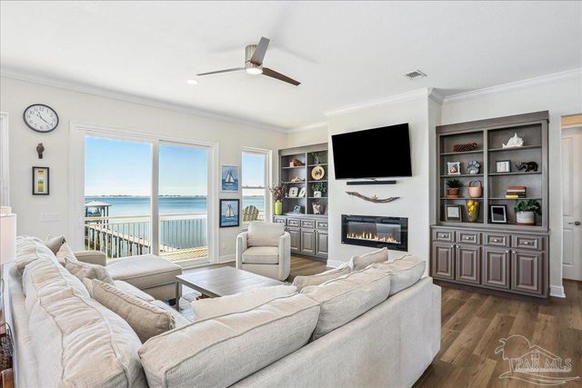 1894 Biscayne Cir Dr, Navarre, FL 32566