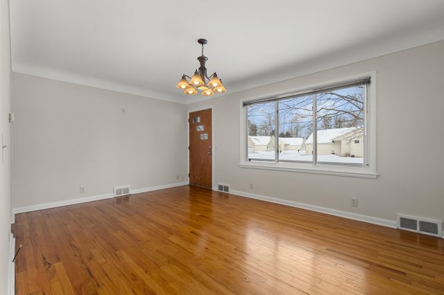 2229 W Osterhout Avenue, Portage City, MI 49024