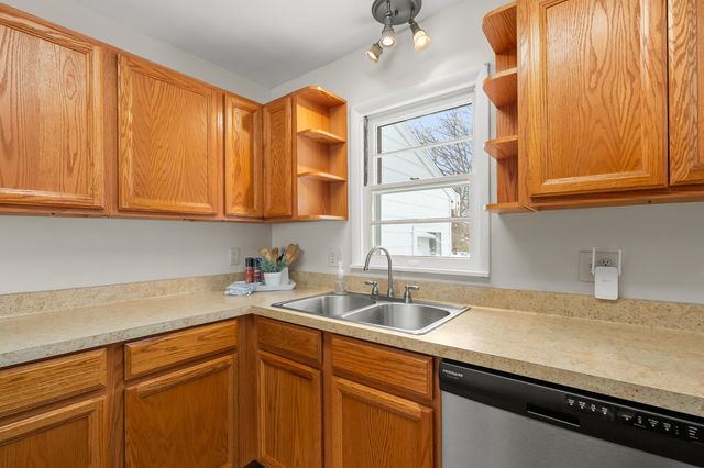 2229 W Osterhout Avenue, Portage City, MI 49024