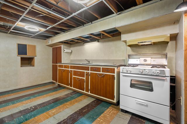 2229 W Osterhout Avenue, Portage City, MI 49024