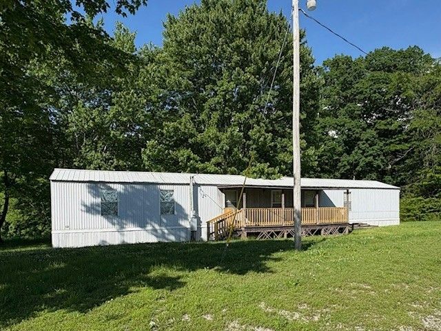 1 Topsy Rd, Waynesboro, TN 38485