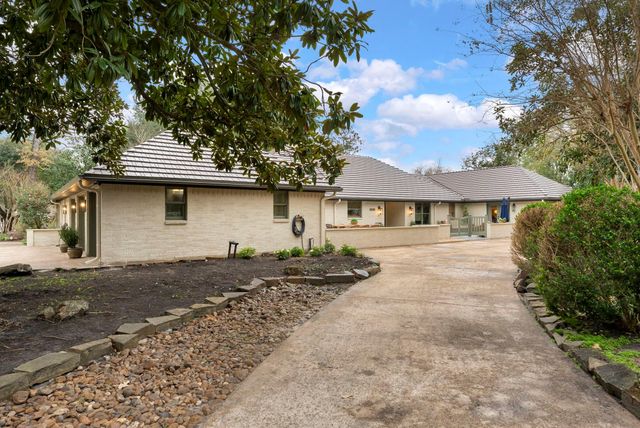 15585 Bedford Lane, Conroe, TX 77384