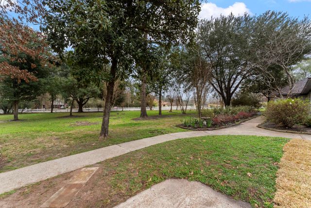 15585 Bedford Lane, Conroe, TX 77384