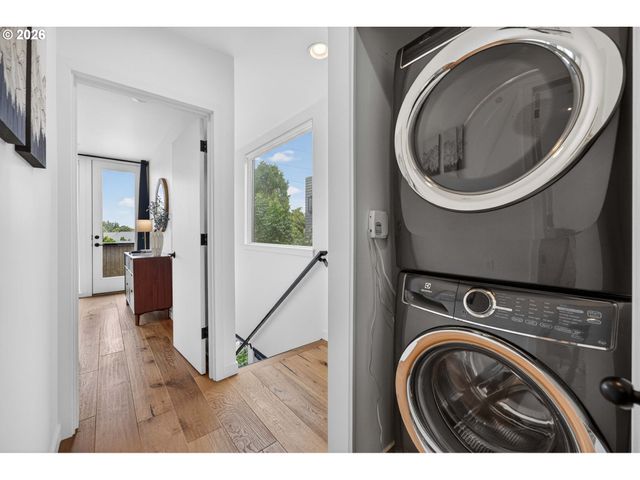 2618 N ROSA PARKS Way, Portland, OR 97217
