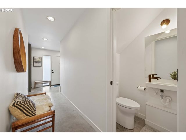 2618 N ROSA PARKS Way, Portland, OR 97217
