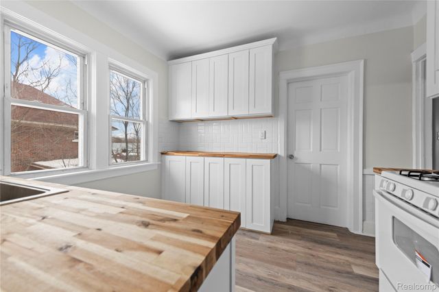 3334 Fullerton Street, Detroit, MI 48238