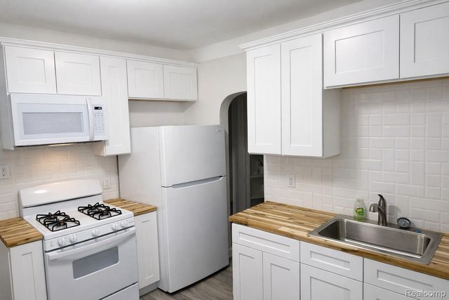 3334 Fullerton Street, Detroit, MI 48238