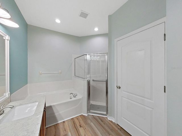 6077 SANDHILL RIDGE DRIVE, Lithia, FL 33547