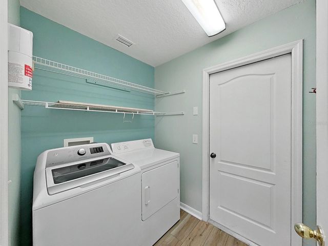6077 SANDHILL RIDGE DRIVE, Lithia, FL 33547