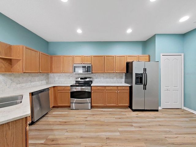 6077 SANDHILL RIDGE DRIVE, Lithia, FL 33547