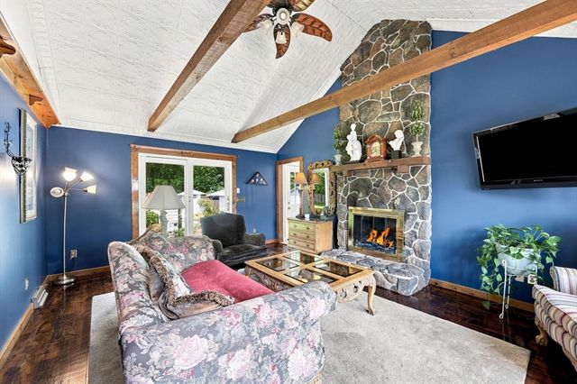 27 Shirley St, Wilbraham, MA 01095