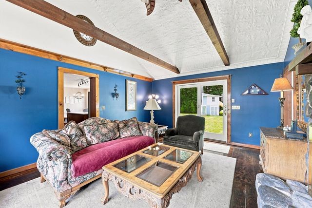 27 Shirley St, Wilbraham, MA 01095