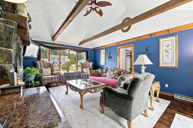 27 Shirley St, Wilbraham, MA 01095