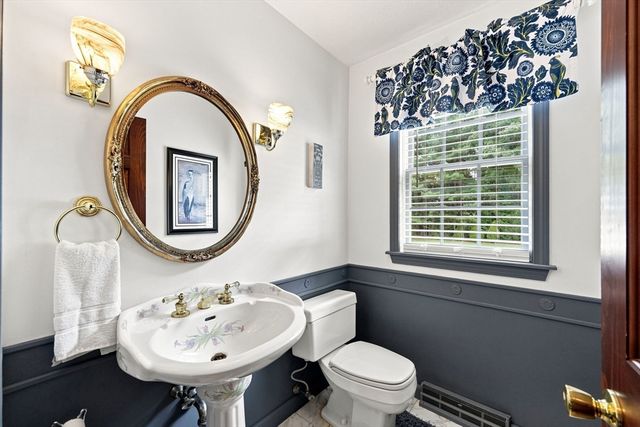 27 Shirley St, Wilbraham, MA 01095