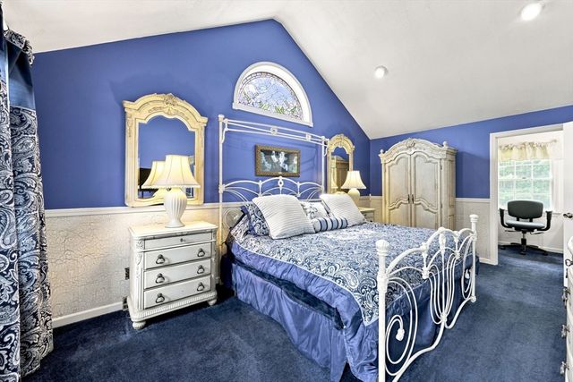 27 Shirley St, Wilbraham, MA 01095