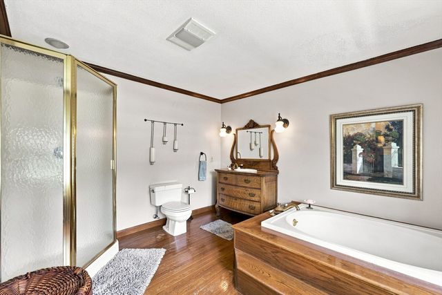 27 Shirley St, Wilbraham, MA 01095