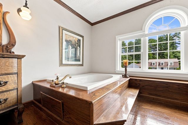 27 Shirley St, Wilbraham, MA 01095