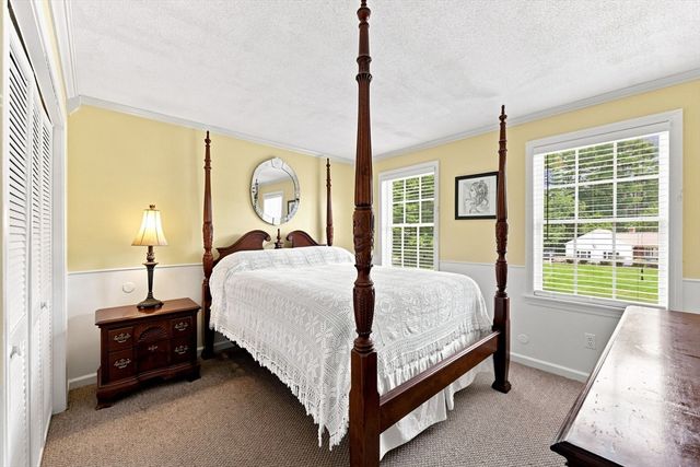 27 Shirley St, Wilbraham, MA 01095