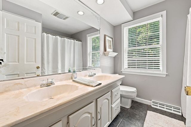 27 Shirley St, Wilbraham, MA 01095