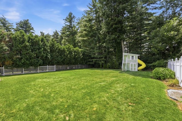 27 Shirley St, Wilbraham, MA 01095