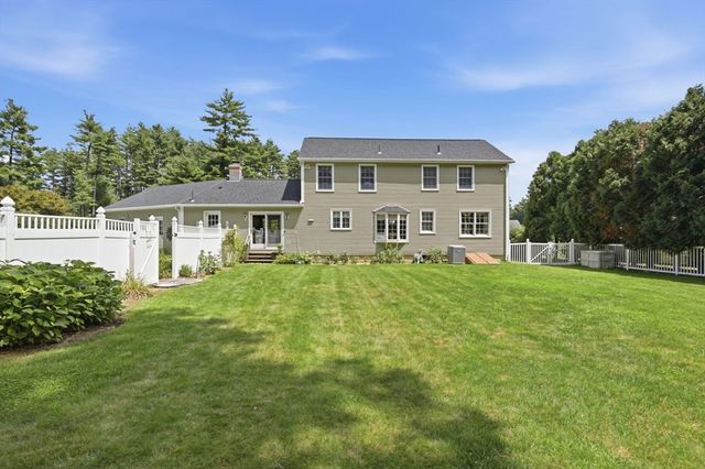 27 Shirley St, Wilbraham, MA 01095