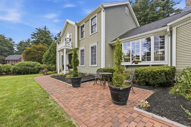 27 Shirley St, Wilbraham, MA 01095