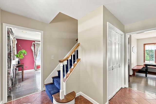 27 Shirley St, Wilbraham, MA 01095