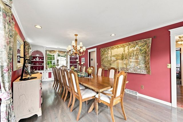 27 Shirley St, Wilbraham, MA 01095
