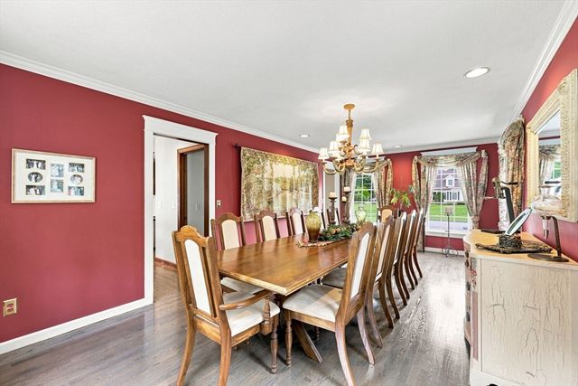 27 Shirley St, Wilbraham, MA 01095