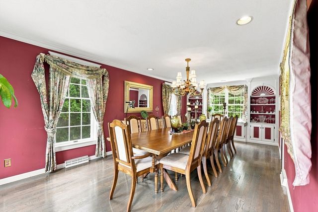 27 Shirley St, Wilbraham, MA 01095