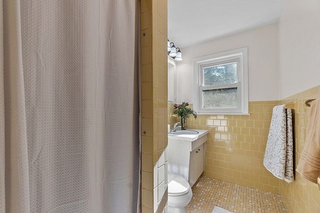 7 Sunnyside Ave, Wellesley, MA 02482