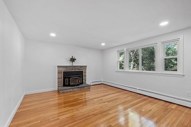 7 Sunnyside Ave, Wellesley, MA 02482