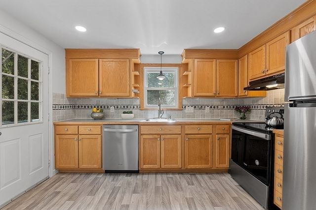 7 Sunnyside Ave, Wellesley, MA 02482