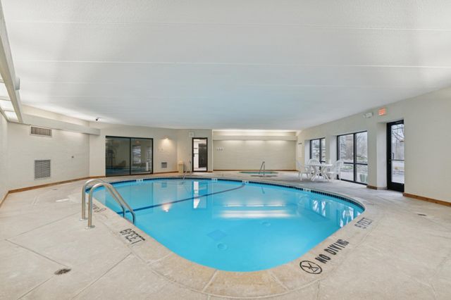 3020 Saint Albans Mill Road 310, Minnetonka, MN 55305