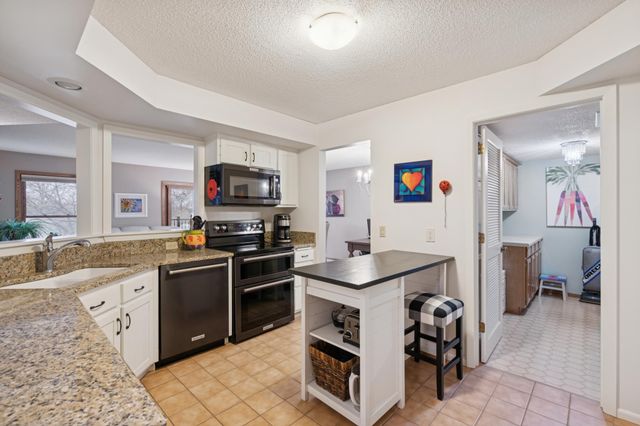 3020 Saint Albans Mill Road 310, Minnetonka, MN 55305