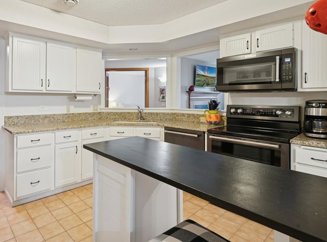 3020 Saint Albans Mill Road 310, Minnetonka, MN 55305