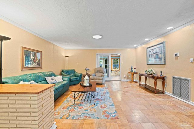 314 Camelia St, Gulf Breeze, FL 32561