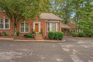 9 Sharonwood Dr, Nashville, TN 37215