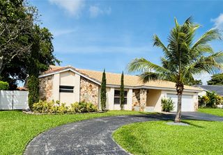 6421 Crossbow Ct, Davie, FL 33331