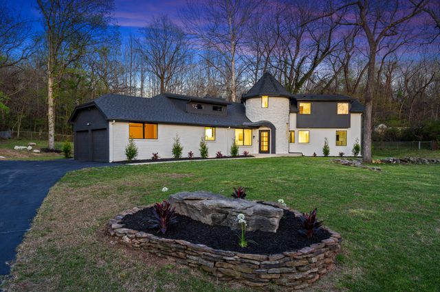 5554 S Woodcliffe Drive, Springfield, MO 65804