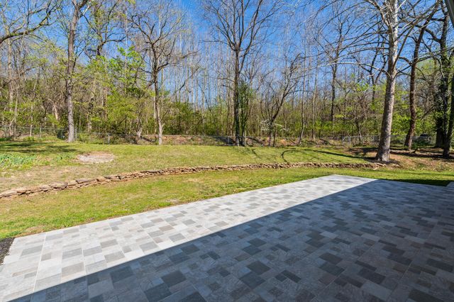 5554 S Woodcliffe Drive, Springfield, MO 65804