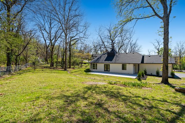 5554 S Woodcliffe Drive, Springfield, MO 65804
