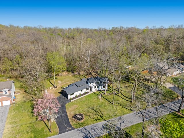 5554 S Woodcliffe Drive, Springfield, MO 65804