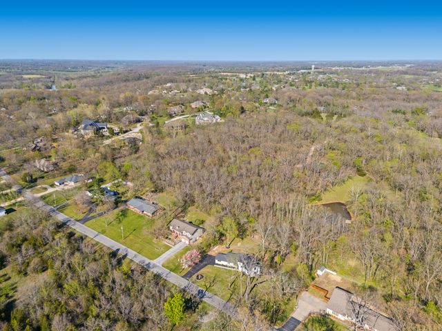 5554 S Woodcliffe Drive, Springfield, MO 65804