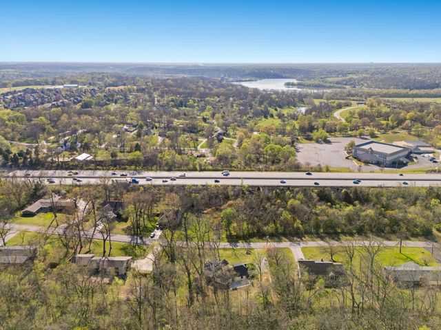 5554 S Woodcliffe Drive, Springfield, MO 65804