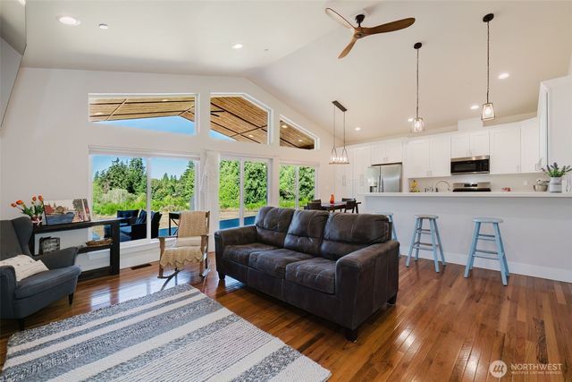 1726 Lilypad Place E, Port Orchard, WA 98366