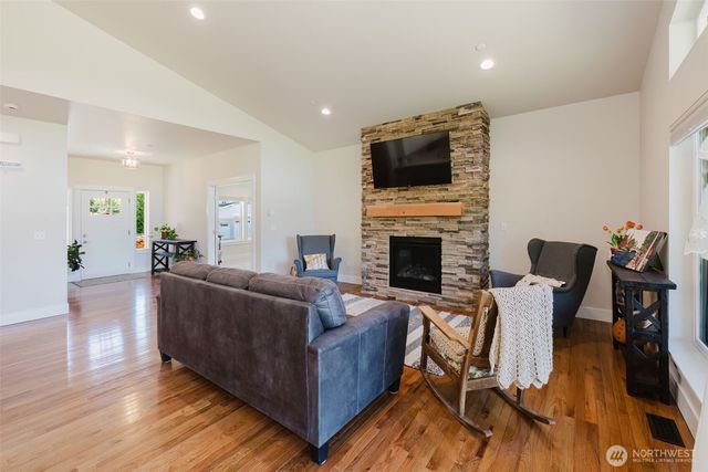 1726 Lilypad Place E, Port Orchard, WA 98366